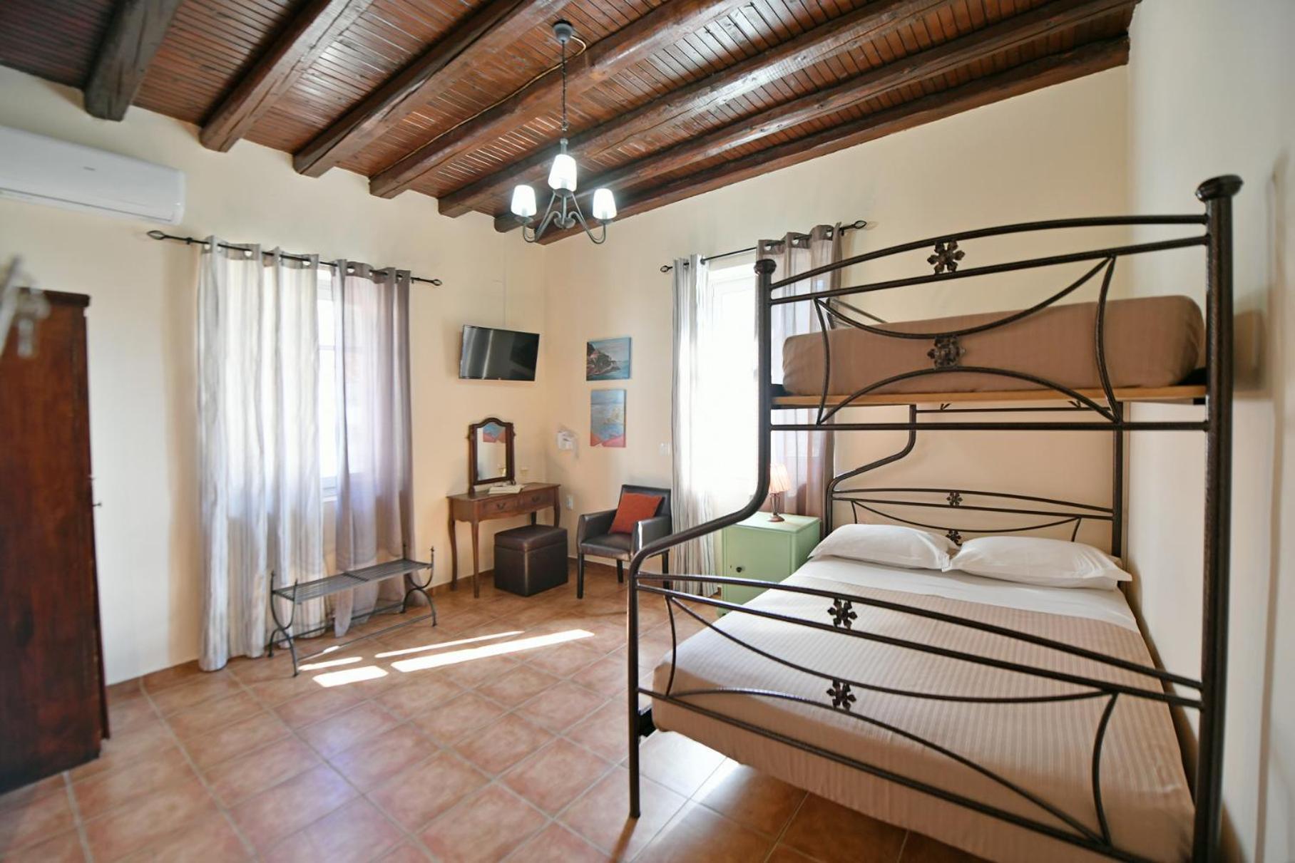 Athina Guesthouse Hydra  Extérieur photo
