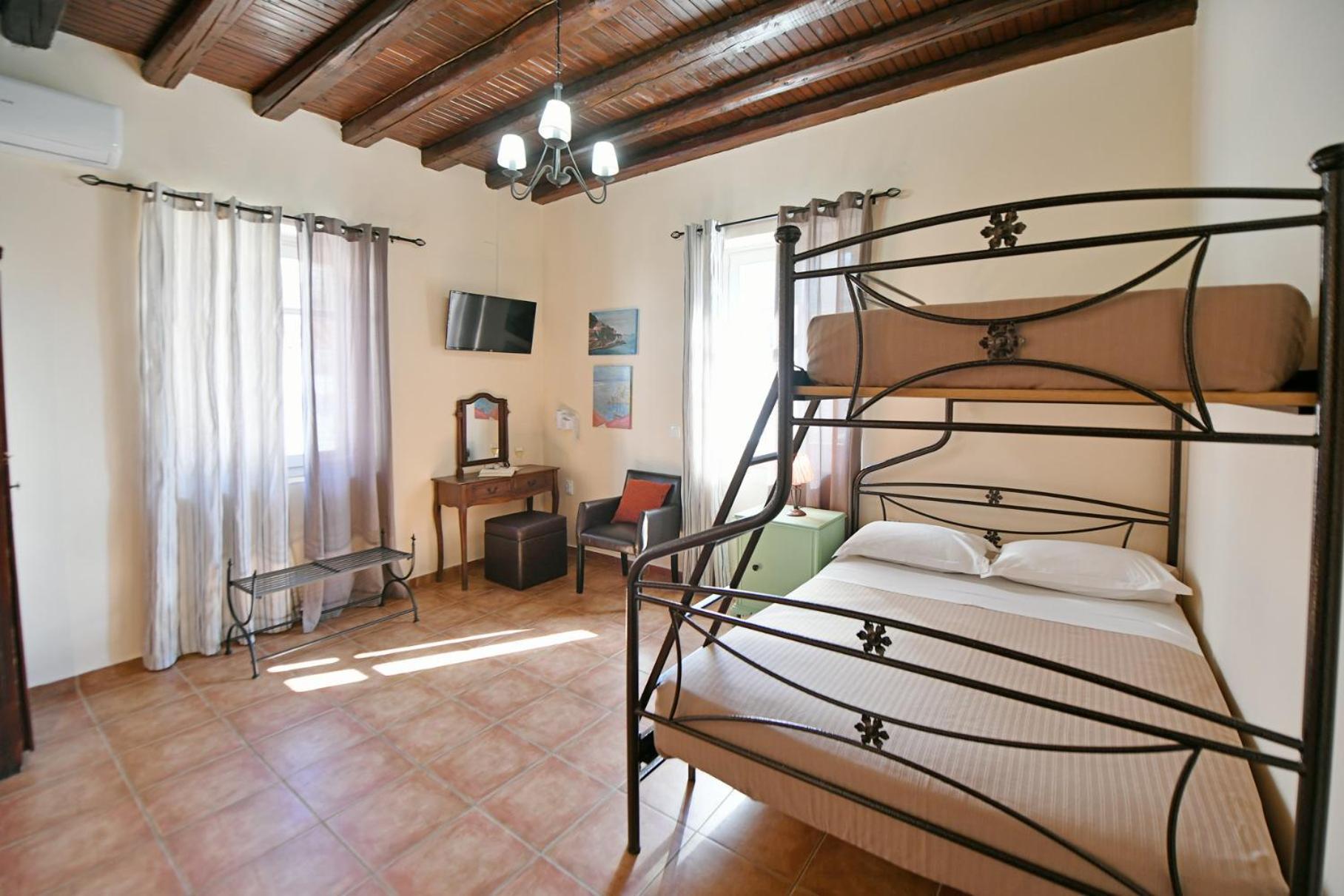 Athina Guesthouse Hydra  Extérieur photo