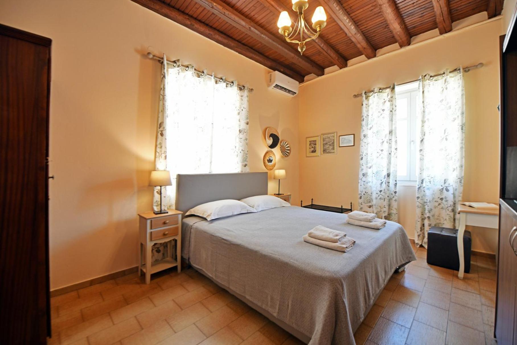 Athina Guesthouse Hydra  Extérieur photo